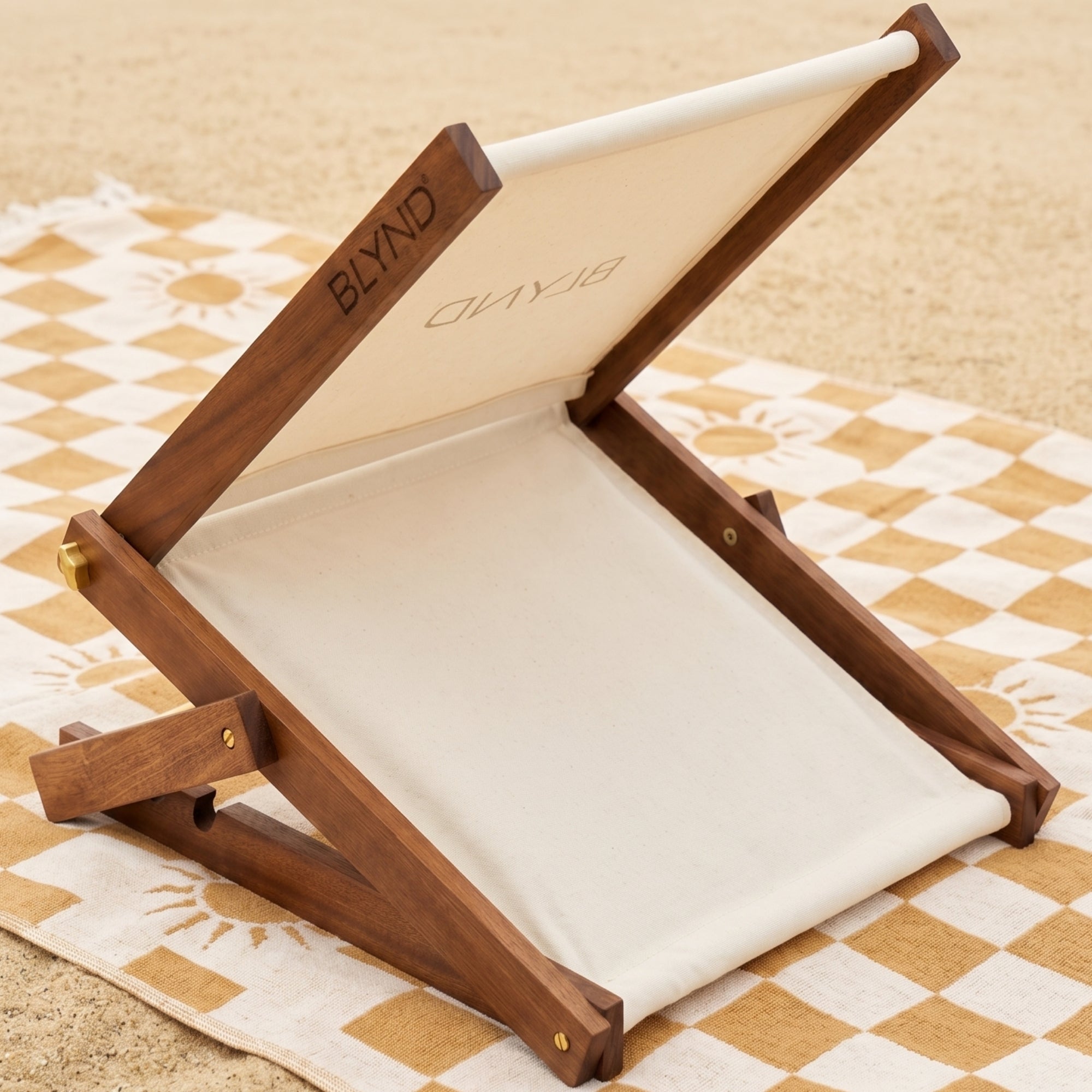 BLYND Premium Wooden Beach Head Shade with white surface on a checkered fabric towel background